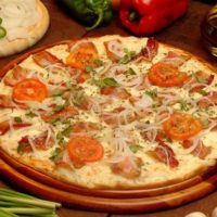 Pizza de Bacon com Cebola